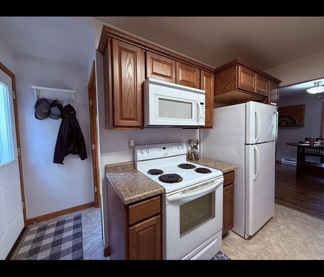 Building Photo - 605 Peltier St