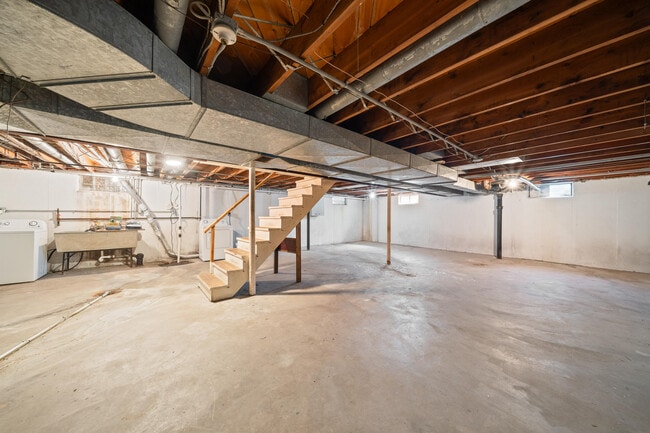 Building Photo - 11 S Church St