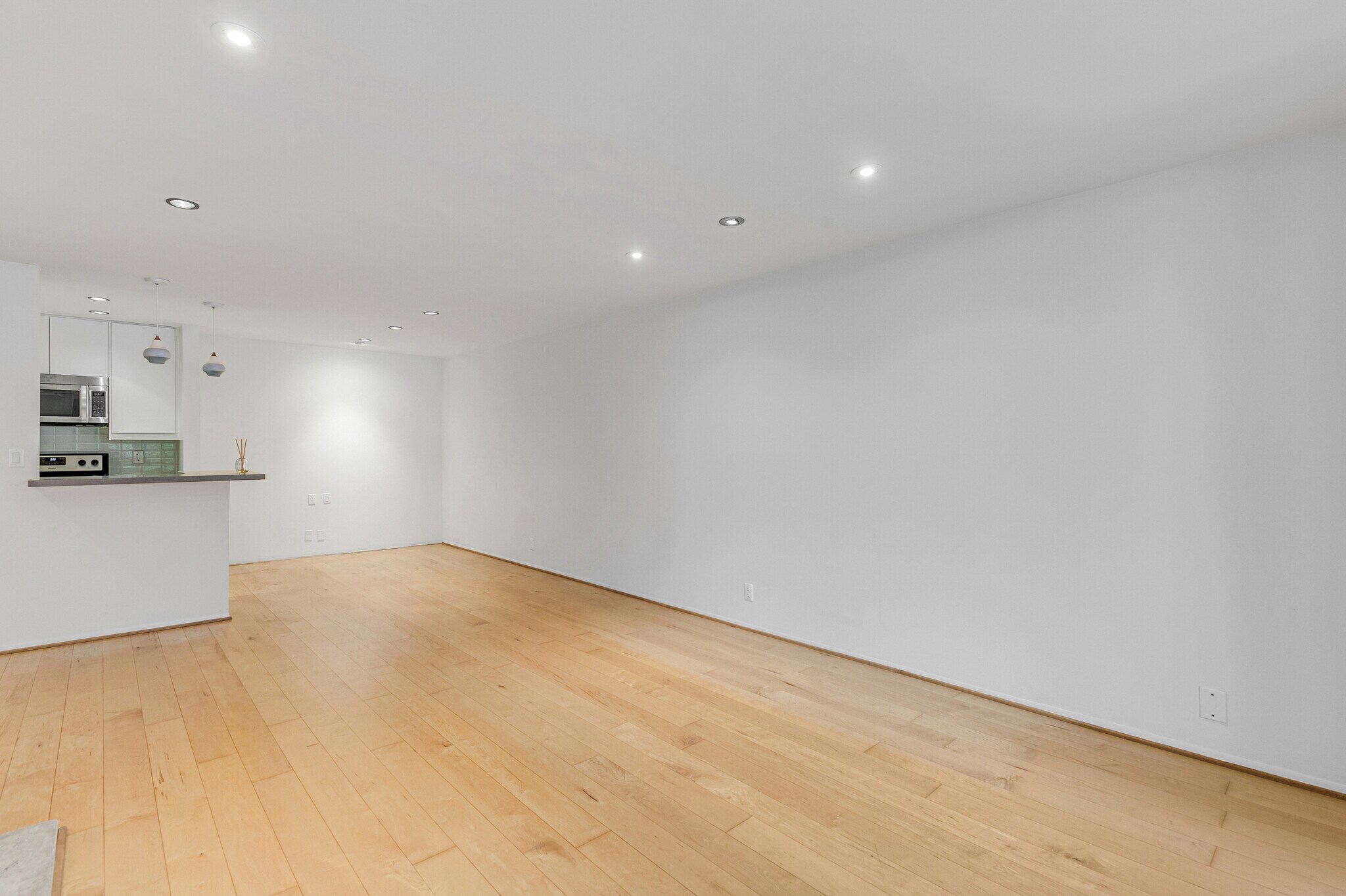 Building Photo - 8535 N West Knoll Dr