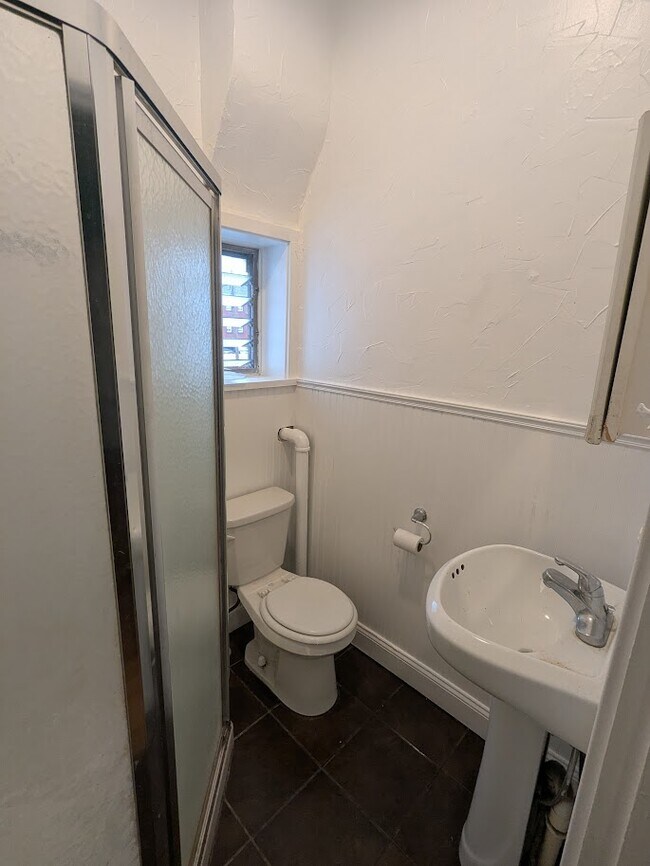 Building Photo - 241 N Lime St