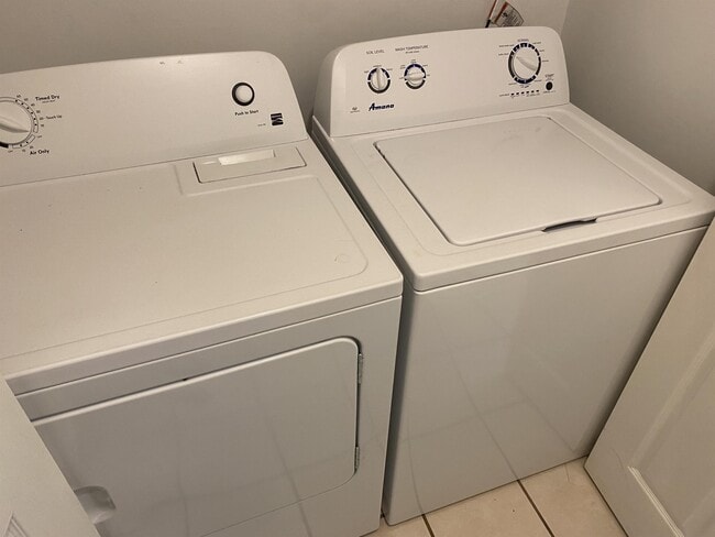 Building Photo - 54 Summer Oaks Dr