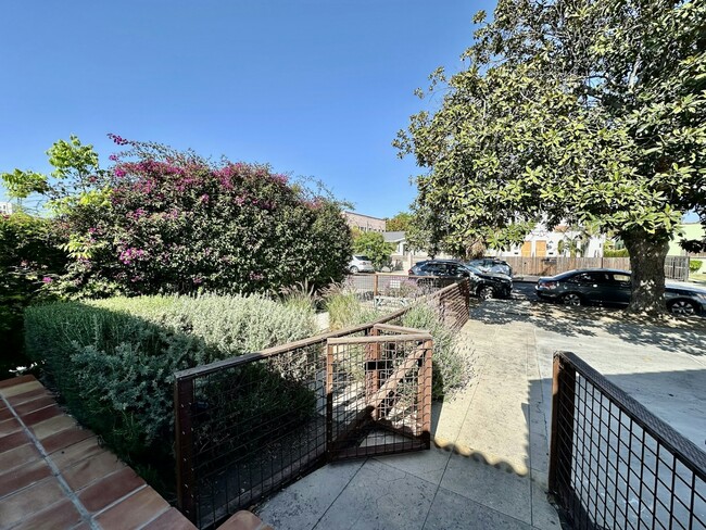 Building Photo - 2943 9th Ave
