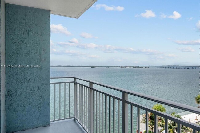 Building Photo - 1111 Brickell Bay Dr