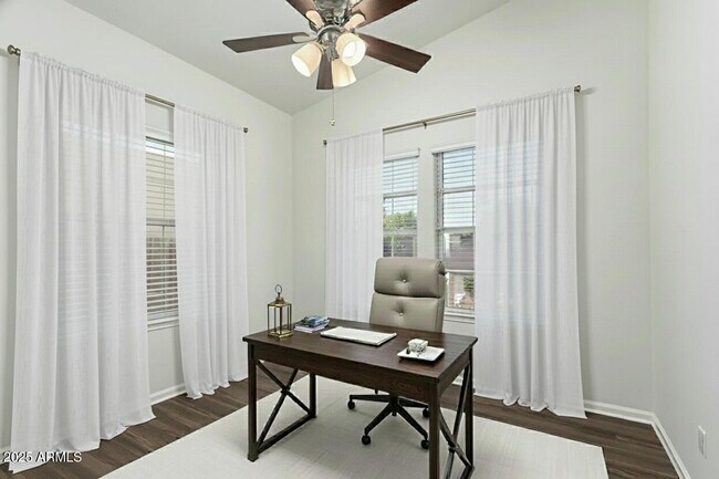 Building Photo - 1328 E Binner Dr