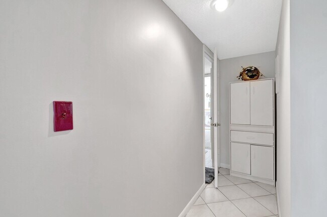 Building Photo - 7280 Amberly Ln