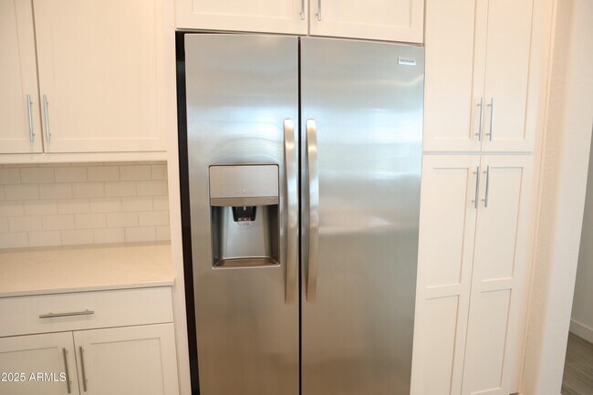 Building Photo - 4077 S Sabrina Dr