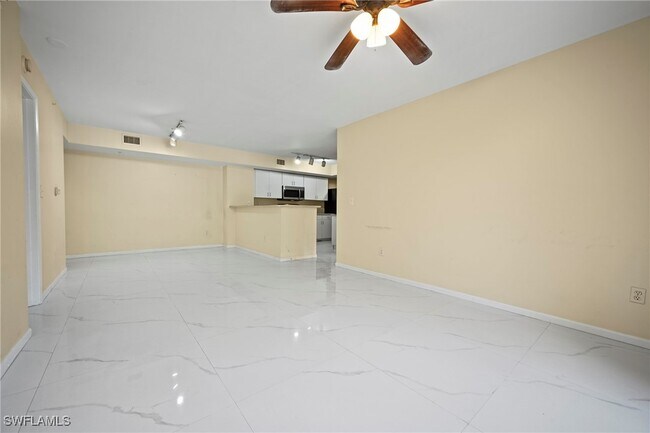 Building Photo - 1820 Florida Club Cir