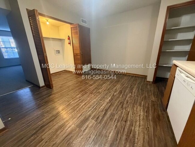 Building Photo - Welcome to Millwood Townhomes — Freshly Updated and ready for you to call home!