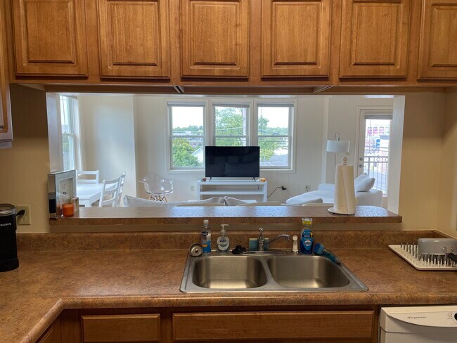 Kitchen/Breakfast nook - 320 S Dunn St
