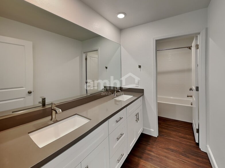 Building Photo - 8844 Carmine Cob Ave