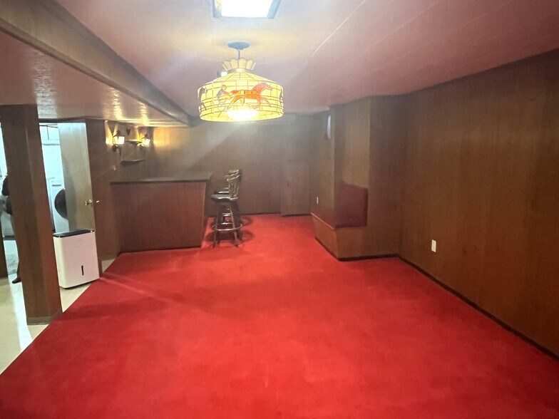 Building Photo - 935 Marshall Dr