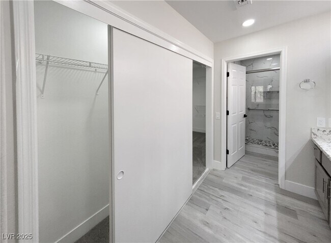 Building Photo - 10420 Villa Ridge Dr