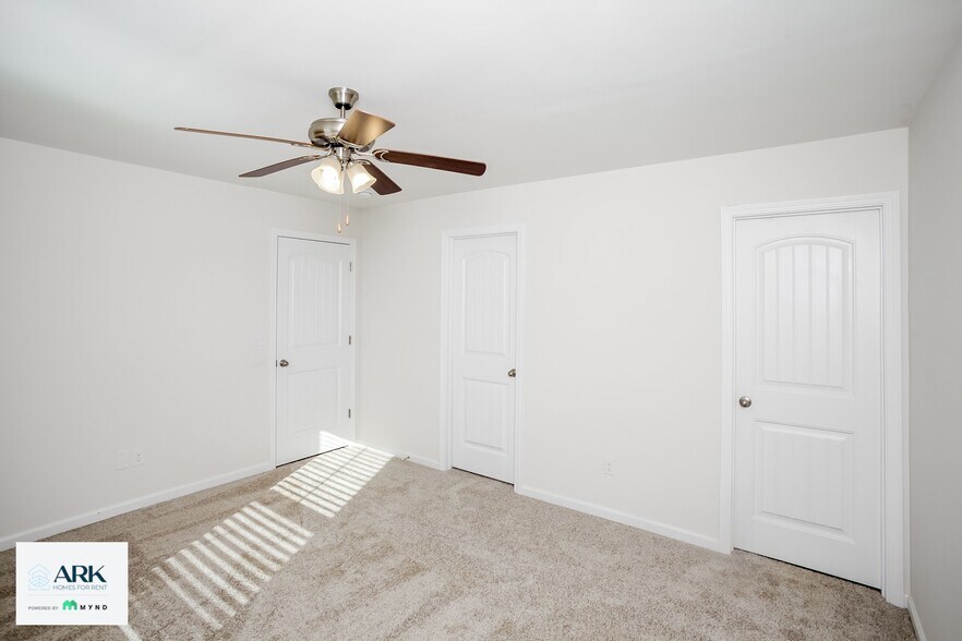 Building Photo - 472 Conifer St