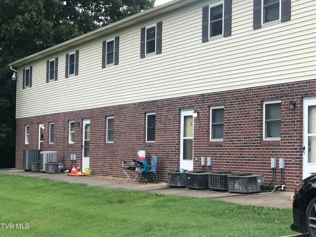 Primary Photo - 155 Mays St