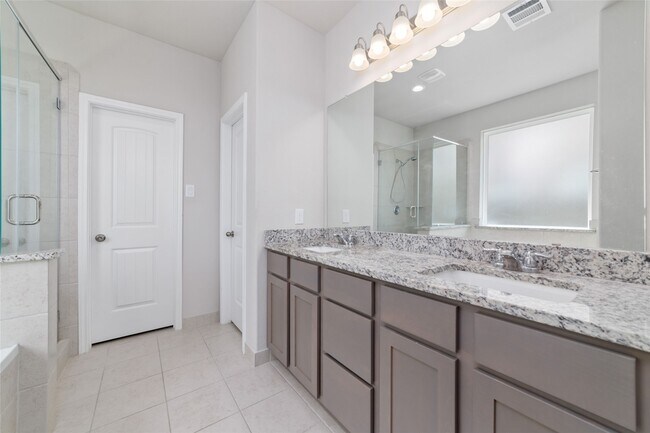 Building Photo - 77 Carmel Dr