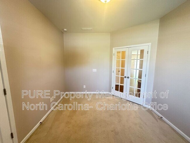 Building Photo - 3520 Larkhaven Ave SW