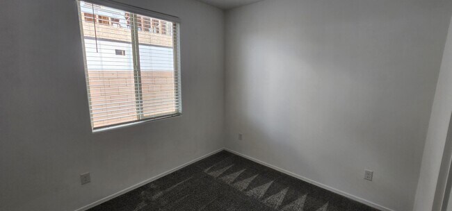 Building Photo - 7822 S Wolf Creek Dr