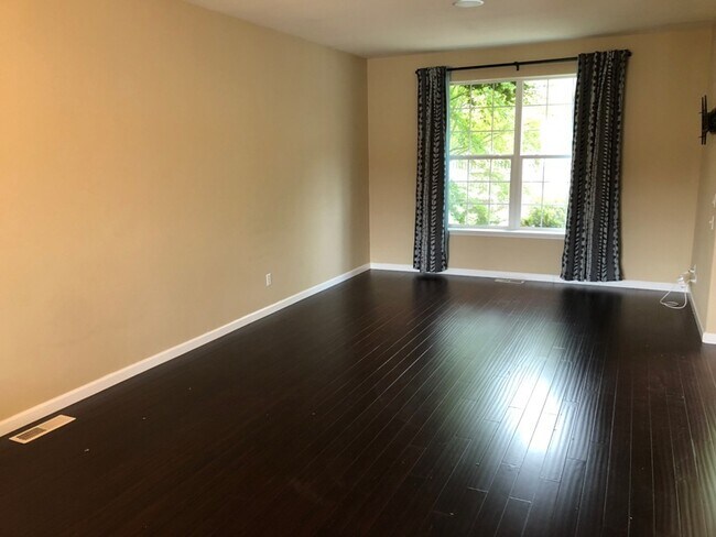 Building Photo - 10918 SW Adele Dr