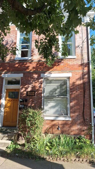 Primary Photo - 209 Muench St