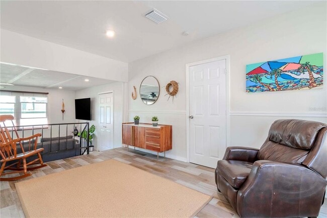 Building Photo - 1528 W River Shore Way