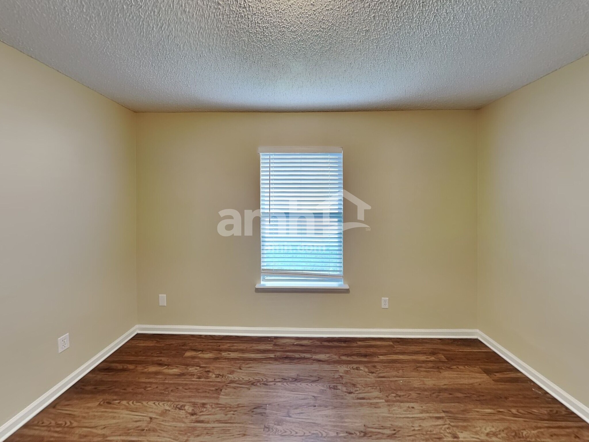 Building Photo - 807 Hickory Knolls Dr