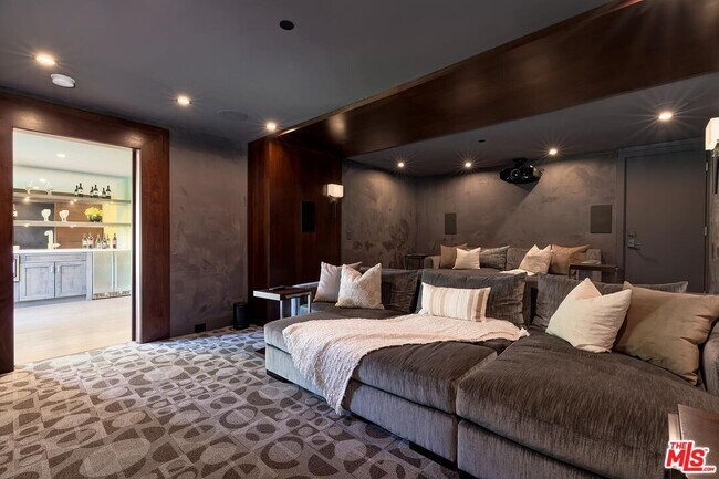 Building Photo - 2841 Montcalm Ave