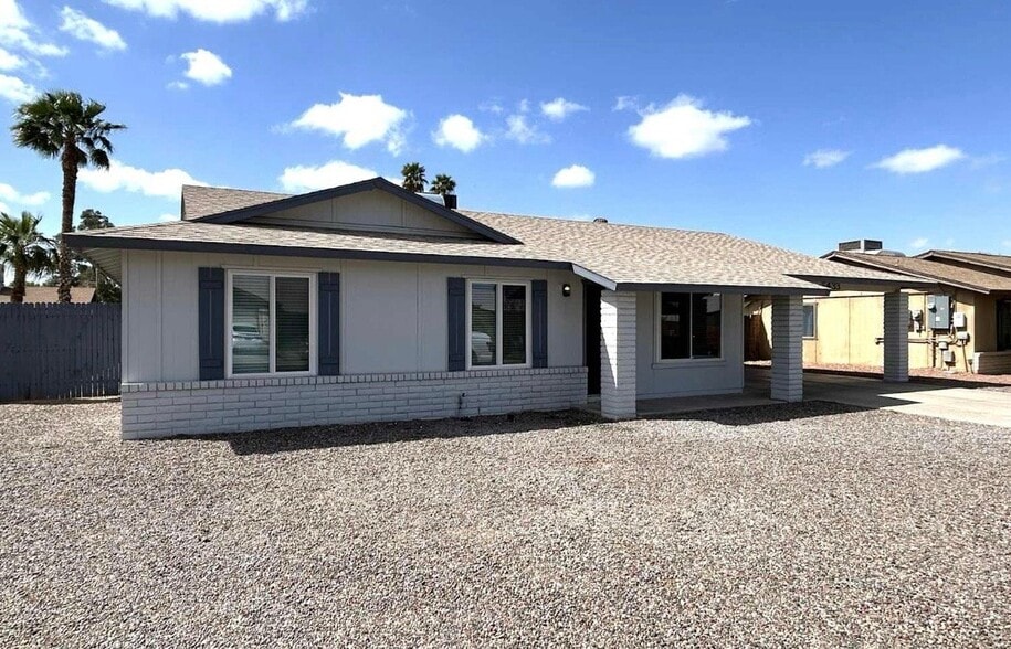 Building Photo - 5435 W Altadena Ave