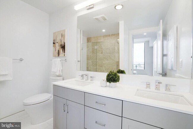 Building Photo - 801 N Fairfax St