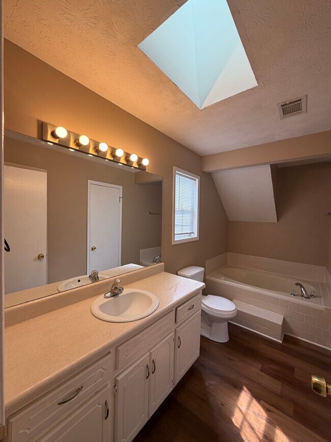 Building Photo - Charming Two-Story Home on a Corner Lot in Jonesboro