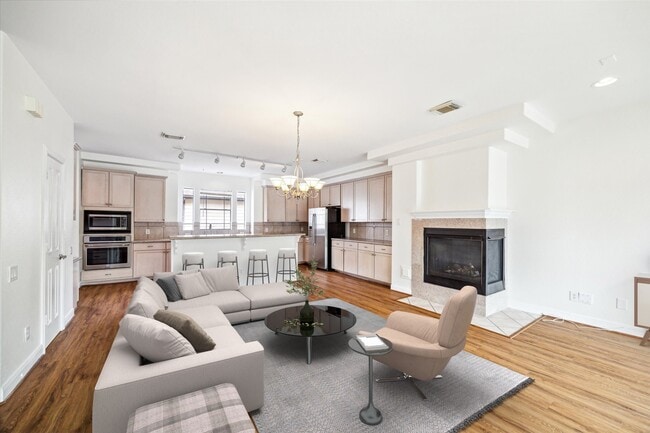 Building Photo - 2402 Calumet St