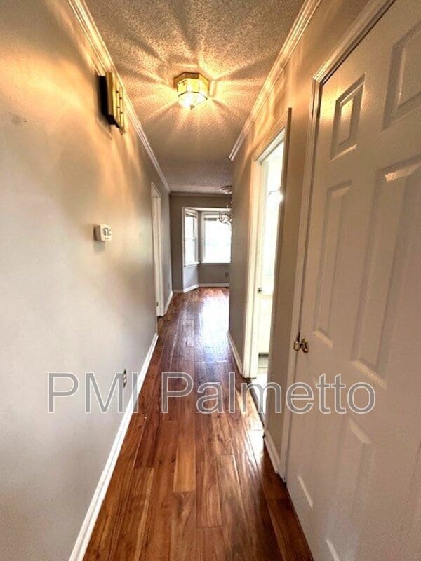 Building Photo - 105 Larkspur Ct