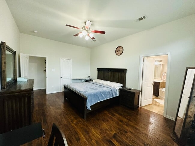 Building Photo - 2448 Elm Valley Dr