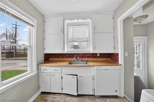 Building Photo - 1568 Parker Dr