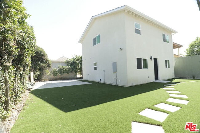 Building Photo - 1338 W 30th St