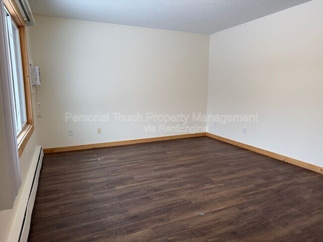 Building Photo - 611 2nd Ave W