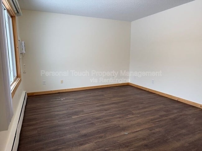 Building Photo - 625 2nd Ave W