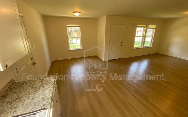 Building Photo - 3966 Battlefield Dr
