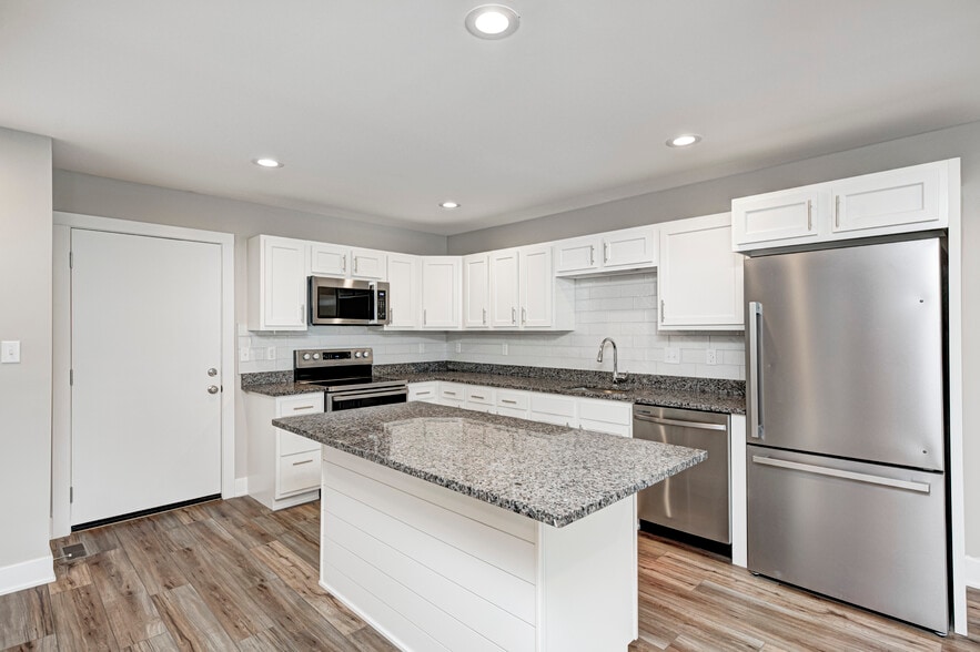 Primary Photo - Auburn West Apartments