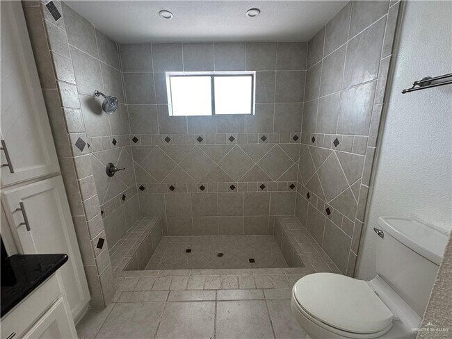 Building Photo - 22 1st Ln Ct