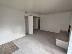 Building Photo - 600 Reusens Rd
