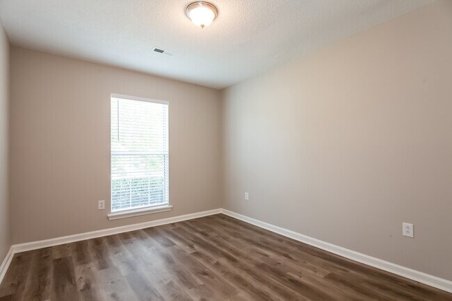 Building Photo - 5136 Haybridge Rd