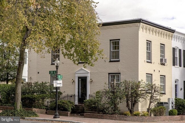 Building Photo - 1401 35th St NW