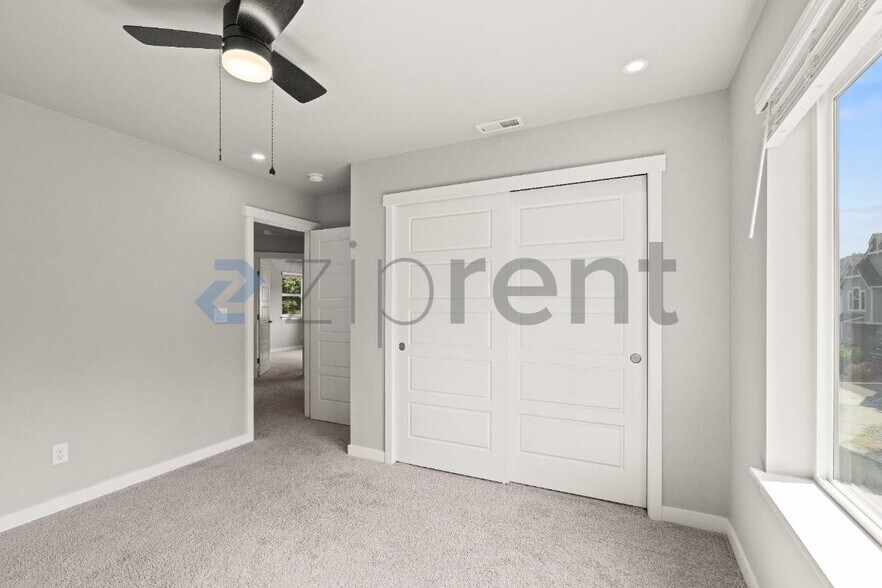 Building Photo - Unit
