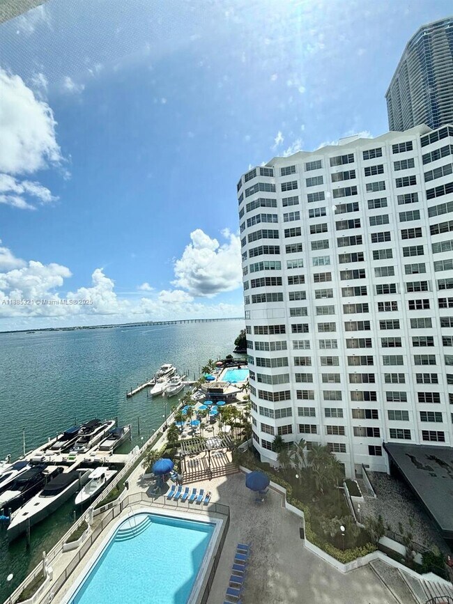 Building Photo - 801 Brickell Bay Dr