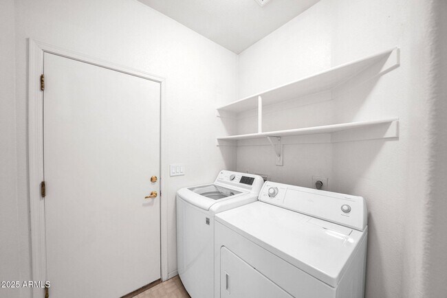 Building Photo - 2917 E Nisbet Ct