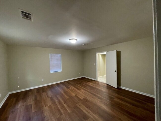 Building Photo - 618 Frayser Dr