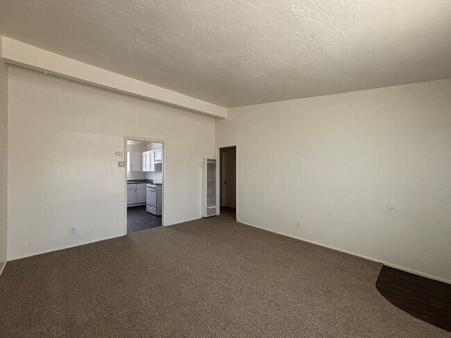 Building Photo - 45503 Cedar Ave