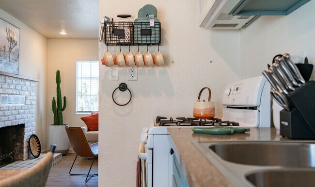 Building Photo - Fully Furnished Home in Yucca Valley