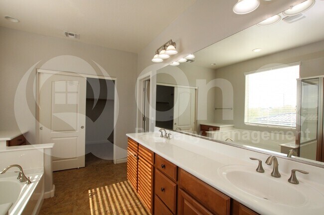 Building Photo - 1161 E Furness Dr