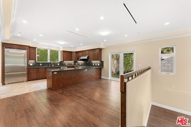 Building Photo - 1630 Bridgeport Dr